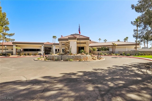 view of property featuring curved driveway