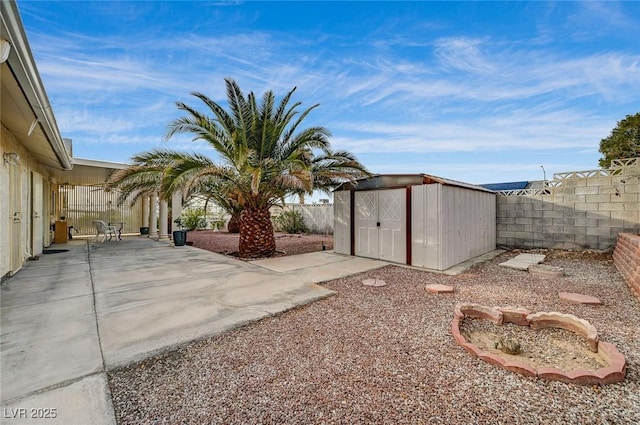 view of yard featuring a shed and a patio area