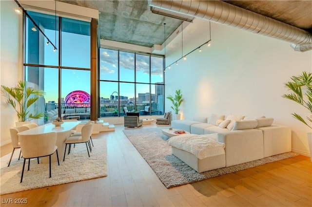 360 E Desert Inn Rd Unit 604, Las Vegas, NV 89109 - building lobby with expansive windows and a towering ceiling