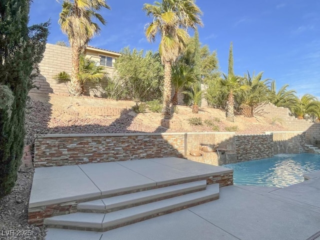 view of yard featuring a patio and pool water feature