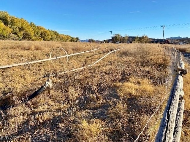 view of yard featuring a rural view