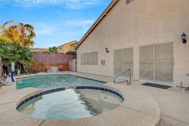 view of pool featuring an in ground hot tub