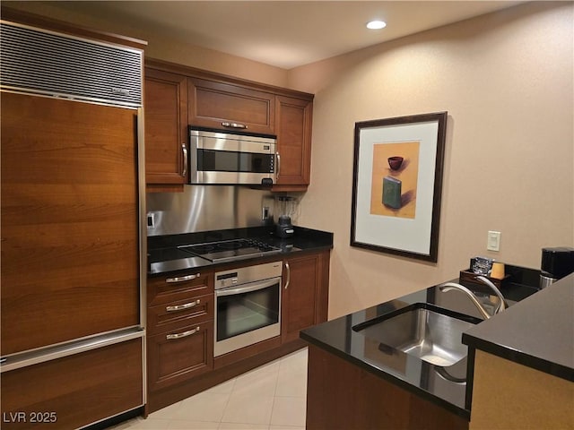 135 E Harmon Ave Unit 2120, Las Vegas, NV 89109 - kitchen with stainless steel appliances, dark countertops, recessed lighting, and a sink