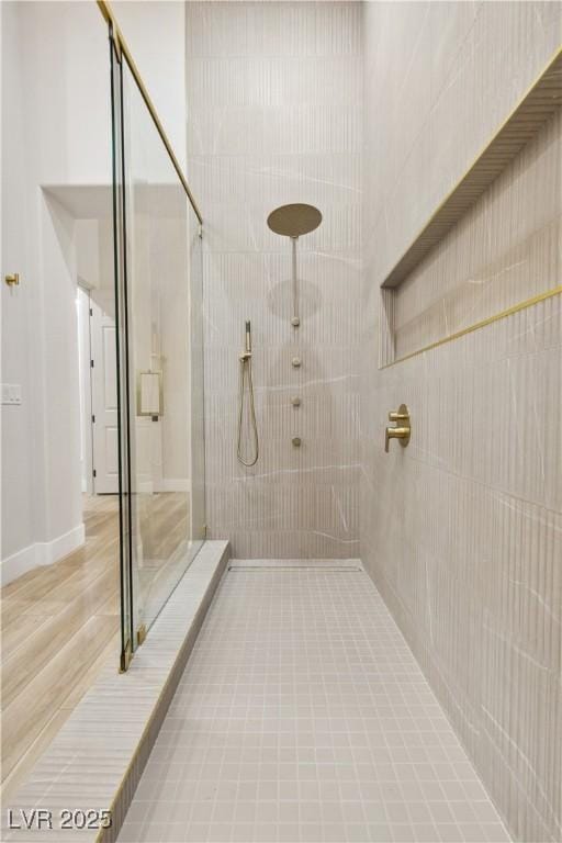 bathroom featuring tiled shower