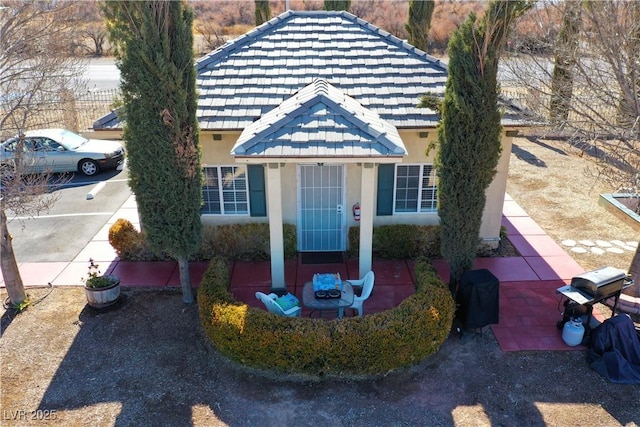 view of front of home with an outdoor fire pit and a patio