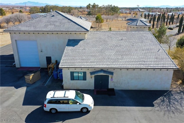 bird's eye view featuring a mountain view