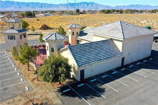 bird's eye view featuring a mountain view