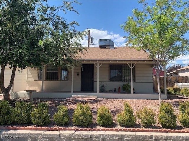 view of front of property with covered porch and fence