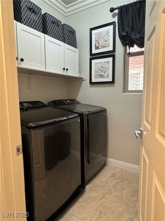 clothes washing area with cabinet space, baseboards, ornamental molding, and independent washer and dryer