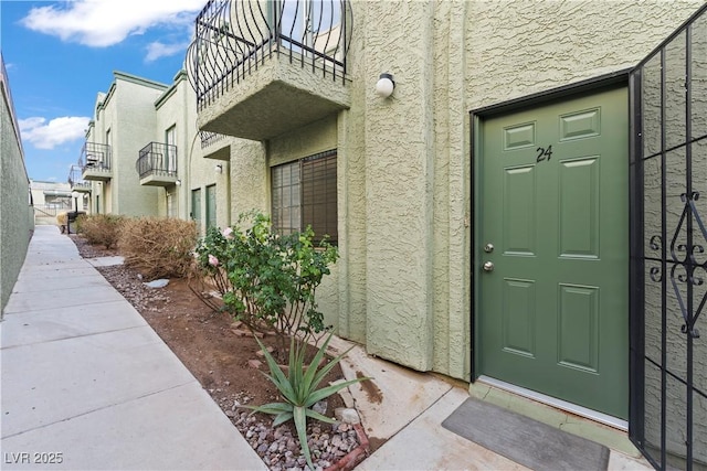 entrance to property featuring a balcony