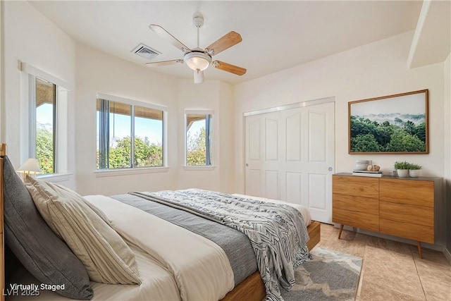 bedroom featuring ceiling fan and a closet