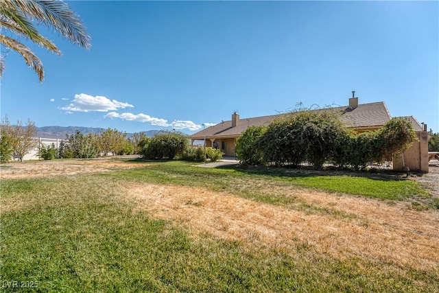 view of yard with a mountain view