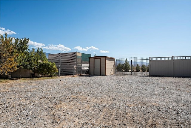 view of yard with a storage unit