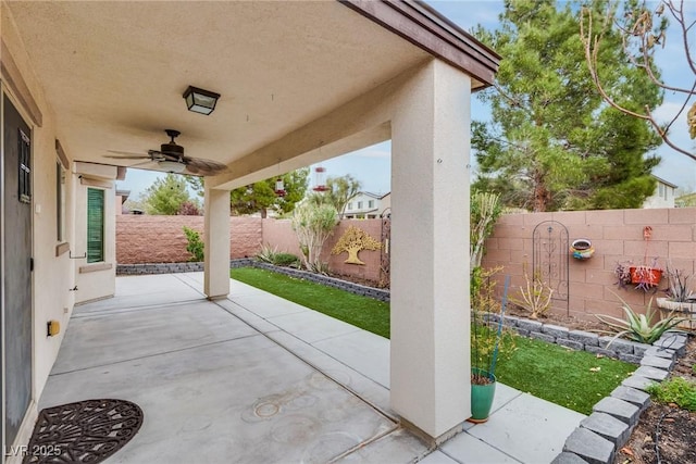 view of patio with a fenced backyard and ceiling fan