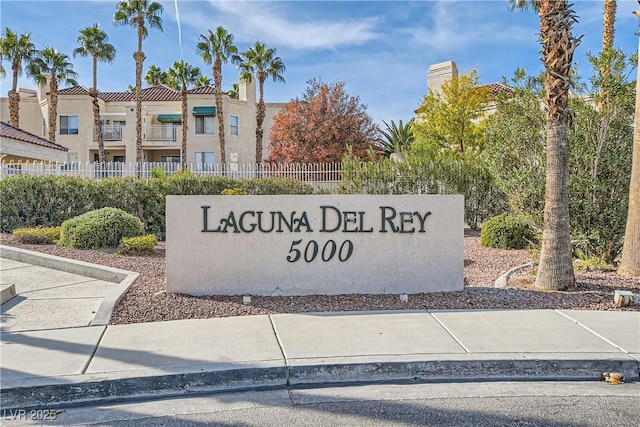 view of community / neighborhood sign