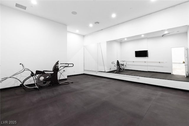 workout area with visible vents and recessed lighting