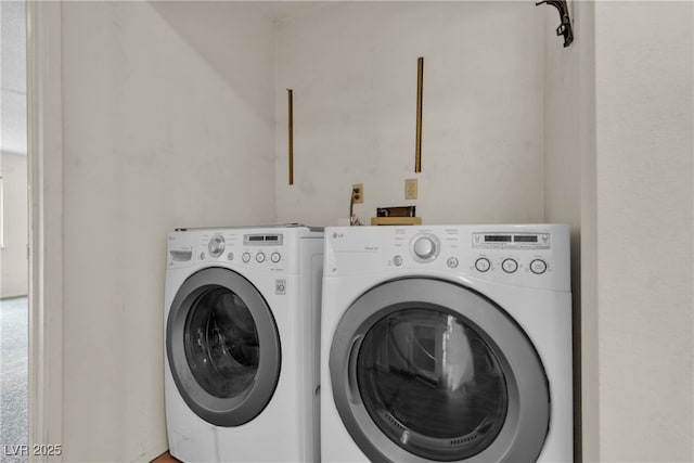 washroom featuring laundry area and independent washer and dryer