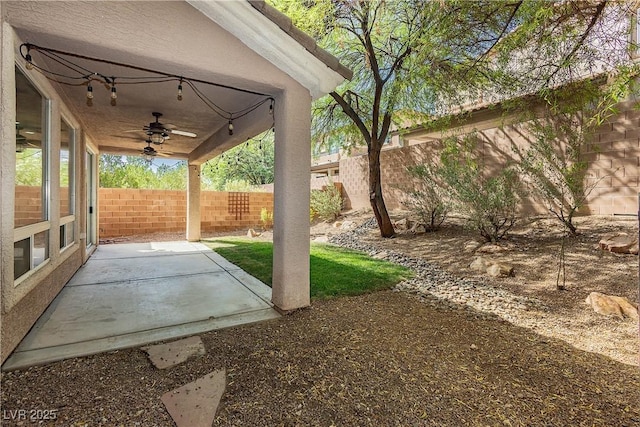 view of patio with a fenced backyard and ceiling fan