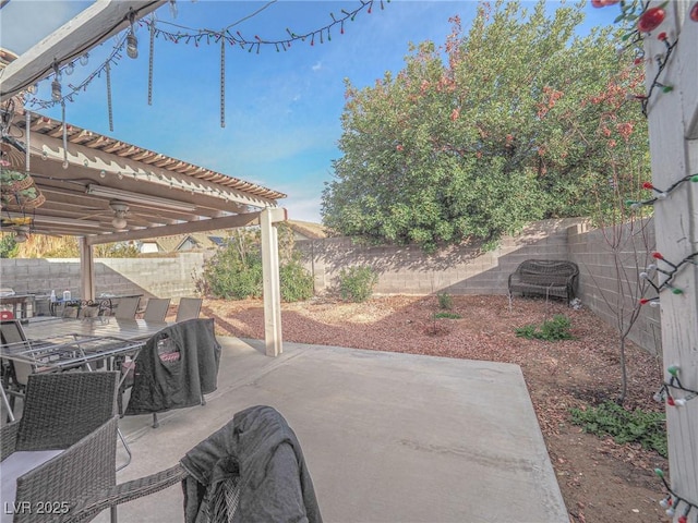 view of patio with ceiling fan