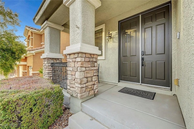 property entrance featuring covered porch