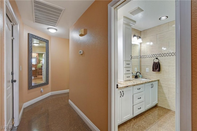 full bath featuring visible vents, baseboards, and tile patterned flooring