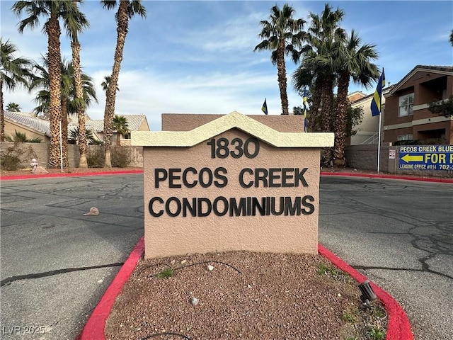 view of community / neighborhood sign