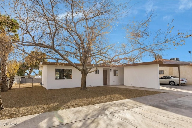 single story home with a carport