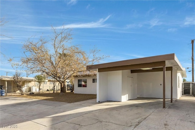 view of front of house featuring a carport