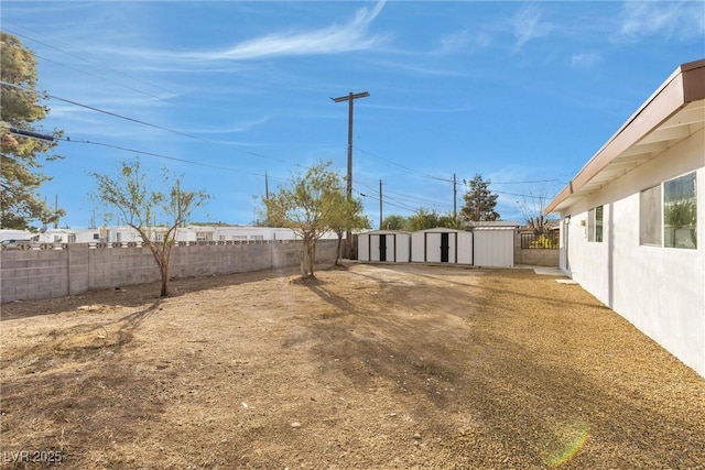 view of yard with a shed