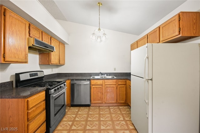 kitchen featuring stainless steel appliances, decorative light fixtures, sink, and a notable chandelier