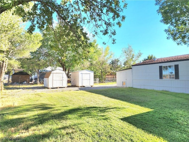 view of yard with a storage unit