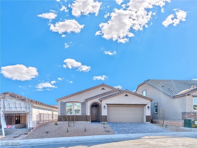 view of front facade featuring a garage