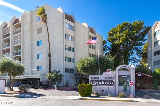 730 S Royal Crest Cir Unit 424, Las Vegas, NV 89169 - view of apartment building / complex