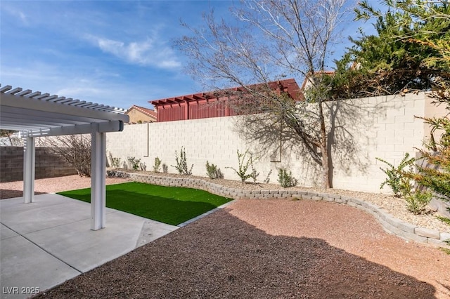 view of yard with a patio and a pergola