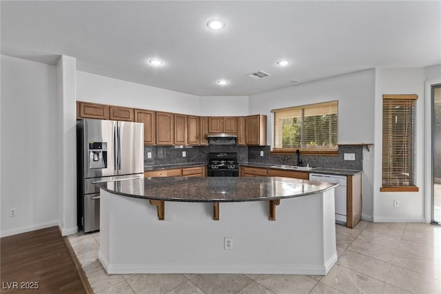 kitchen featuring stainless steel fridge with ice dispenser, black stove, a kitchen island, sink, and dishwasher