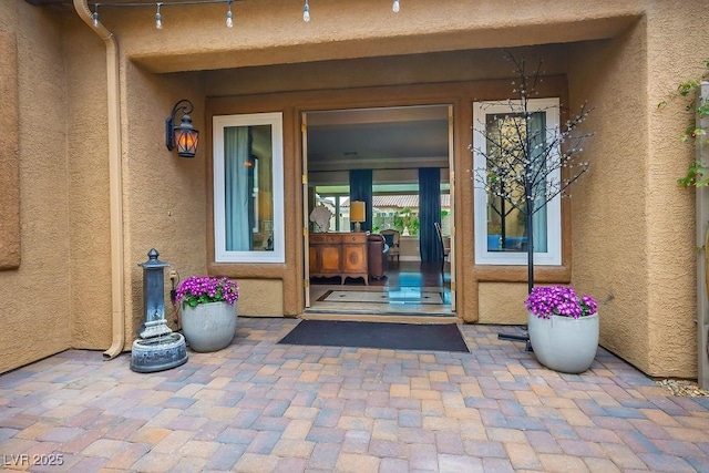 view of exterior entry with stucco siding