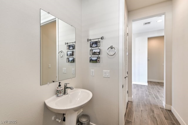 bathroom featuring sink