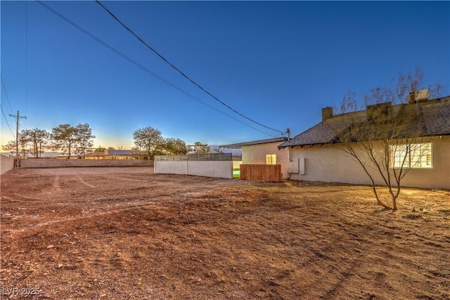 view of yard at dusk