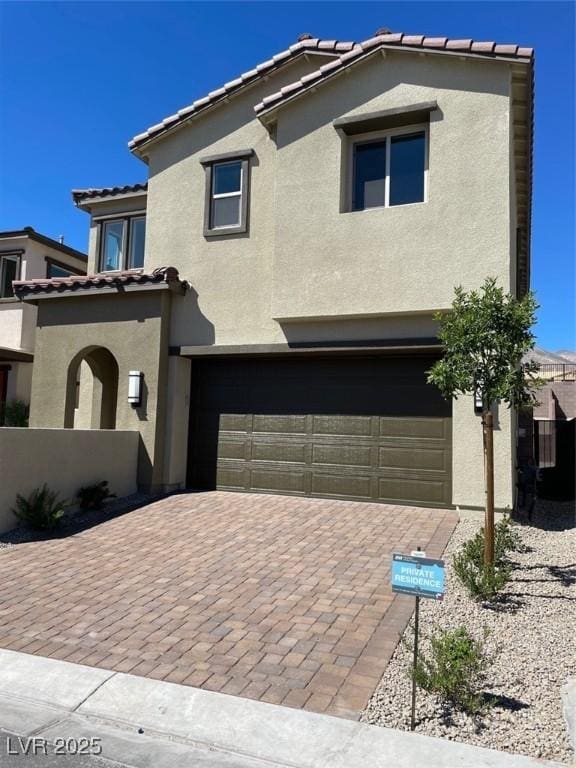 view of front facade with a garage