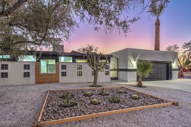 view of front facade featuring a garage