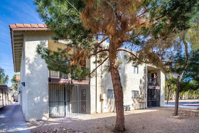 view of front facade with a balcony