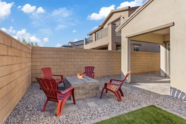 view of patio featuring an outdoor fire pit