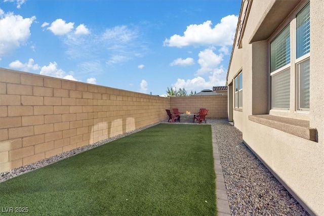 view of yard featuring a patio area