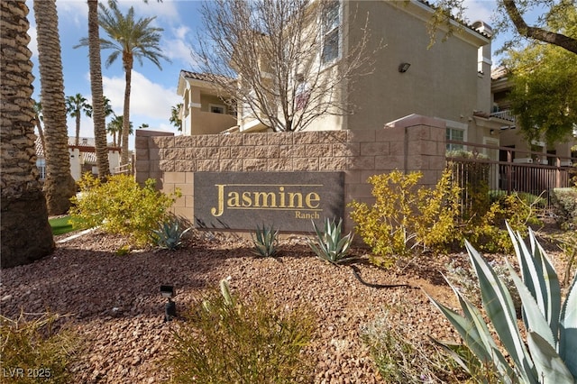 view of community / neighborhood sign