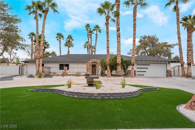 ranch-style home featuring driveway, stucco siding, fence, and a front yard