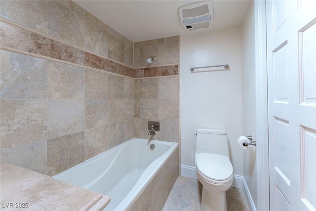 full bath featuring baseboards, visible vents, tiled shower / bath, and toilet