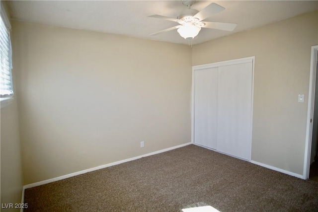 unfurnished bedroom with a ceiling fan, a closet, baseboards, and carpet flooring