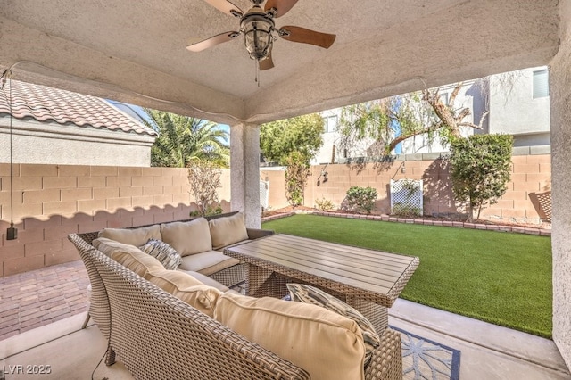 view of patio with outdoor lounge area, a fenced backyard, and a ceiling fan