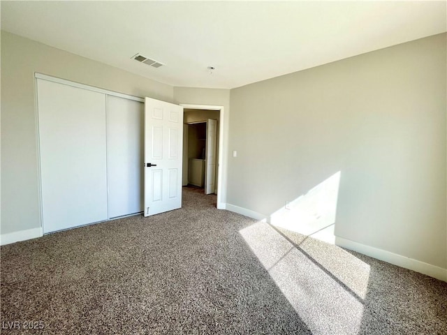 unfurnished bedroom featuring carpet floors, baseboards, visible vents, and a closet