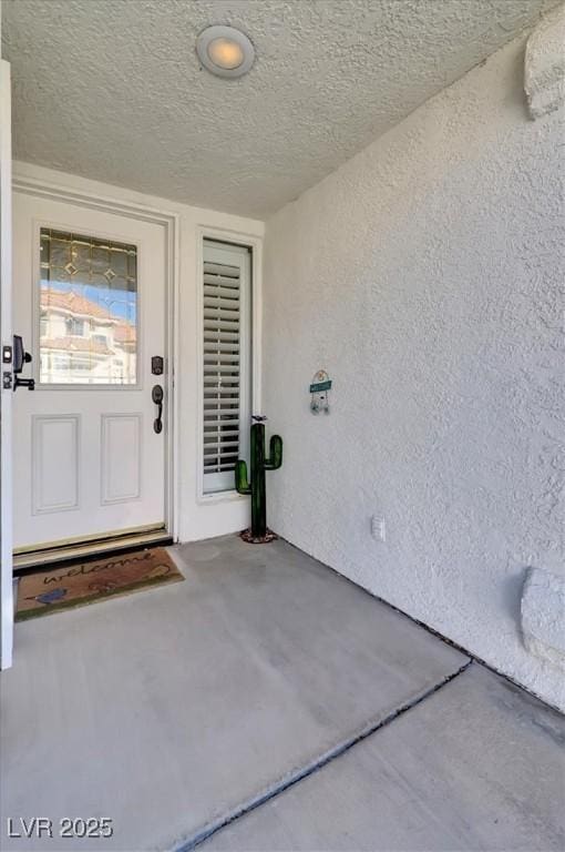 view of exterior entry featuring stucco siding